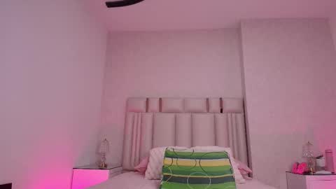 Snapshot of c_fox_ chatting on 11-07-25, 03:17 Carolina online show from 11-07-25, 03:17