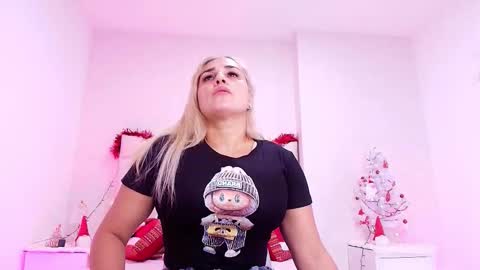 Snapshot of c_fox_ chatting on 12-21-25, 03:13 Carolina online show from 12-21-25, 03:13