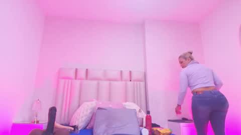 Snapshot of c_fox_ chatting on 01-09-26, 03:09 Carolina online show from 01-09-26, 03:09