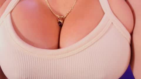 Snapshot of c_fox_ chatting on 02-25-26, 03:05 Carolina online show from 02-25-26, 03:05