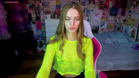 Snapshot of caaandy_girl chatting on 10-08-25, 01:09 Emily  online show from 10-08-25, 01:09
