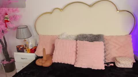 Snapshot of cahitlinbel chatting on 12-23-25, 06:00 Cahitlin online show from 12-23-25, 06:00