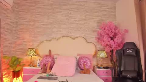 Cahitlin  online show from 08-06-26, 05:53