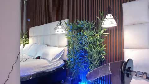 Snapshot of cailynbrowm chatting on 11-15-25, 04:21 CailynBrown online show from 11-15-25, 04:21