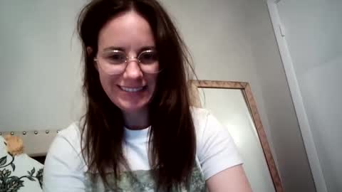 Snapshot of caitie__citrine chatting on 12-15-24, 02:41 Caitie Citrine online show from 12-15-24, 02:41