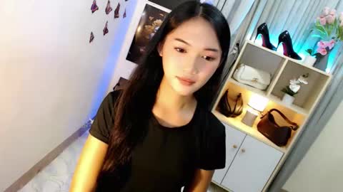 Snapshot of caitlin_x chatting on 10-25-25, 12:02 caitlin online show from 10-25-25, 12:02