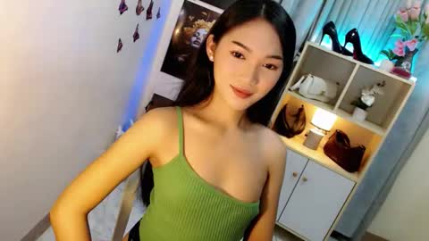 Snapshot of caitlin_x chatting on 11-27-25, 07:27 caitlin online show from 11-27-25, 07:27