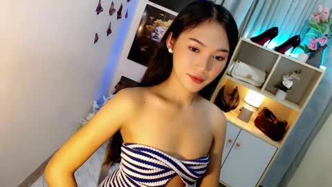 Snapshot of caitlin_x chatting on 11-28-25, 07:38 caitlin online show from 11-28-25, 07:38