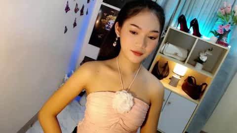 Snapshot of caitlin_x chatting on 11-30-25, 07:29 caitlin online show from 11-30-25, 07:29