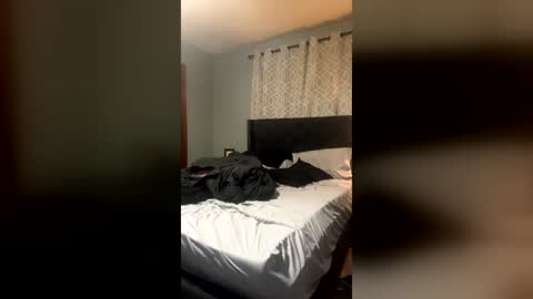 Snapshot of cajunyellowdaddy chatting on 06-18-26, 04:57 cajunyellowdaddy online show from 06-18-26, 04:57