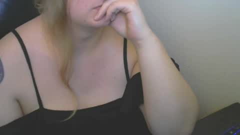 Snapshot of calcavorix chatting on 06-12-26, 11:14 Calie online show from 06-12-26, 11:14