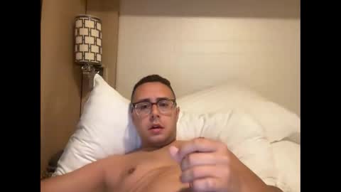 Snapshot of caliguyweo chatting on 10-23-25, 10:25 caliguyweo online show from 10-23-25, 10:25