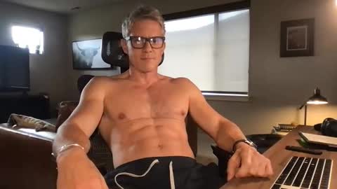 Snapshot of calirsedmo chatting on 11-02-25, 08:33 calirsedmo online show from 11-02-25, 08:33