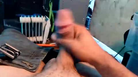 Snapshot of calisguitar chatting on 11-21-25, 11:36 Calisguitar online show from 11-21-25, 11:36