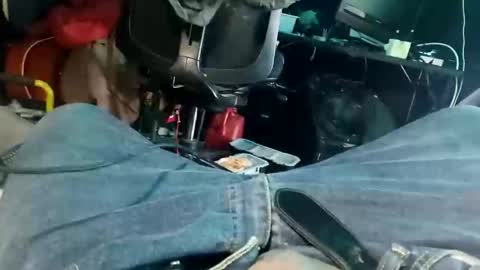 Snapshot of calisguitar chatting on 11-30-25, 09:08 Calisguitar online show from 11-30-25, 09:08