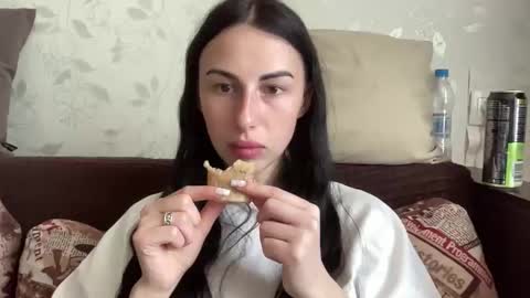Snapshot of call_me_dad_ chatting on 05-05-26, 12:24 Anna online show from 05-05-26, 12:24