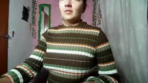 Snapshot of callme_lolas chatting on 05-19-26, 04:30 paula online show from 05-19-26, 04:30