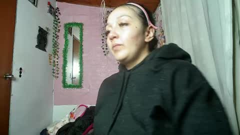 Snapshot of callme_lolas chatting on 06-03-26, 02:47 paula online show from 06-03-26, 02:47