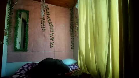 Snapshot of callme_lolas chatting on 06-03-26, 06:46 paula online show from 06-03-26, 06:46
