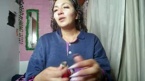 Snapshot of callme_lolas chatting on 06-07-26, 05:33 paula online show from 06-07-26, 05:33