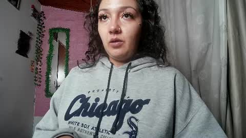 Snapshot of callme_lolas chatting on 06-15-26, 06:48 paula online show from 06-15-26, 06:48