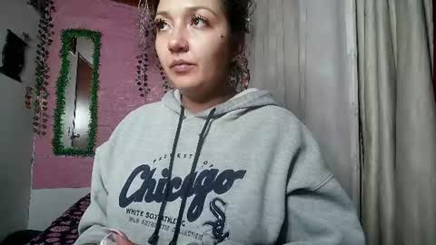 Snapshot of callme_lolas chatting on 06-22-26, 03:36 paula online show from 06-22-26, 03:36