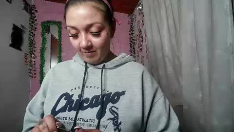 Snapshot of callme_lolas chatting on 06-23-26, 05:16 paula online show from 06-23-26, 05:16