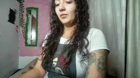 Snapshot of callme_lolas chatting on 07-04-26, 01:23 paula online show from 07-04-26, 01:23