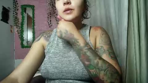 Snapshot of callme_lolas chatting on 07-28-26, 12:18 paula online show from 07-28-26, 12:18