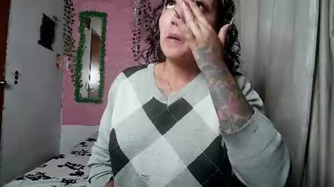 Snapshot of callme_lolas chatting on 07-31-26, 01:27 paula online show from 07-31-26, 01:27