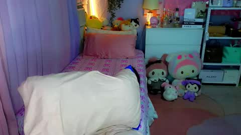 Snapshot of callme_mia chatting on 02-19-26, 05:14 Mia online show from 02-19-26, 05:14