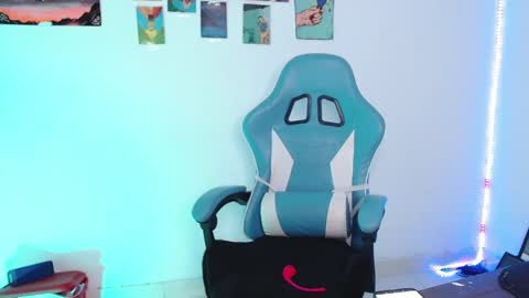 Snapshot of callmebluee chatting on 05-15-26, 01:12 callmebluee online show from 05-15-26, 01:12