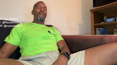 Snapshot of callmeelmore chatting on 07-21-26, 03:20 My name is Robert Dont be shysay hi I love to chat. For requests or dirty talk please use tips online show from 07-21-26, 03:20