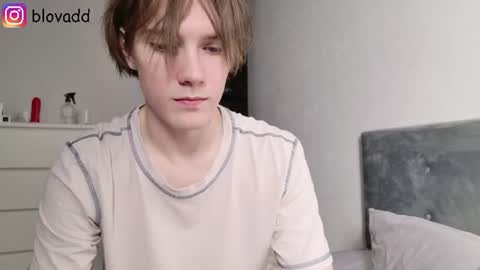 Snapshot of callmenineoneseven chatting on 07-10-26, 12:15 Nick online show from 07-10-26, 12:15