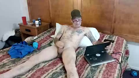 Snapshot of calredding75 chatting on 12-16-25, 10:15 calredding75 online show from 12-16-25, 10:15