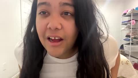 Snapshot of cals9x chatting on 02-21-25, 04:07 camzxoxox online show from 02-21-25, 04:07