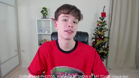 Snapshot of calvin_loves_you chatting on 12-25-24, 07:02 Hey I am Calvin online show from 12-25-24, 07:02