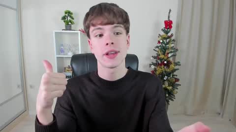 Snapshot of calvin_loves_you chatting on 12-29-24, 07:11 Hey I am Calvin online show from 12-29-24, 07:11