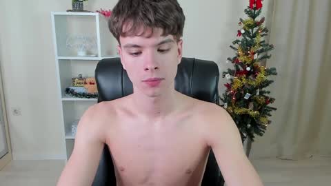 Snapshot of calvin_loves_you chatting on 12-29-24, 10:14 Hey I am Calvin online show from 12-29-24, 10:14