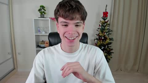 Snapshot of calvin_loves_you chatting on 01-03-25, 07:07 Hey I am Calvin online show from 01-03-25, 07:07