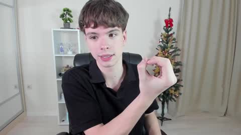 Snapshot of calvin_loves_you chatting on 01-05-25, 07:07 Hey I am Calvin online show from 01-05-25, 07:07