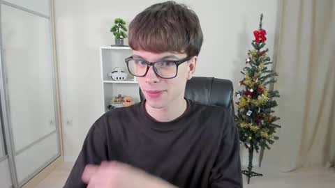 Snapshot of calvin_loves_you chatting on 01-07-25, 07:17 Hey I am Calvin online show from 01-07-25, 07:17