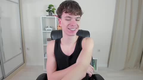 Snapshot of calvin_loves_you chatting on 01-08-25, 07:03 Hey I am Calvin online show from 01-08-25, 07:03