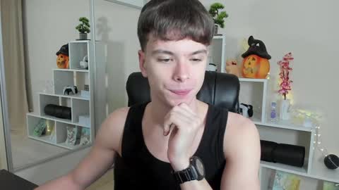 Snapshot of calvin_loves_you chatting on 01-11-25, 07:05 Hey I am Calvin online show from 01-11-25, 07:05