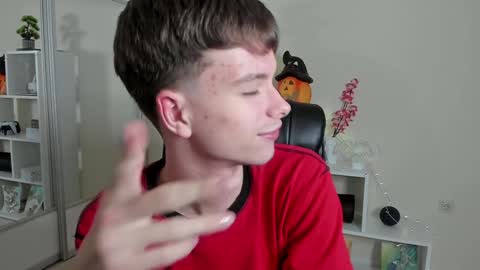 Snapshot of calvin_loves_you chatting on 01-12-25, 07:10 Hey I am Calvin online show from 01-12-25, 07:10