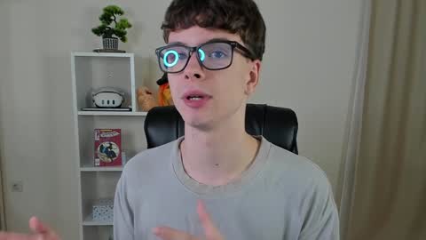 Snapshot of calvin_loves_you chatting on 01-22-25, 07:13 Hey I am Calvin online show from 01-22-25, 07:13