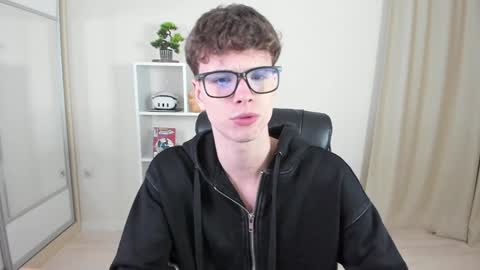 Snapshot of calvin_loves_you chatting on 01-31-25, 07:08 Hey I am Calvin online show from 01-31-25, 07:08