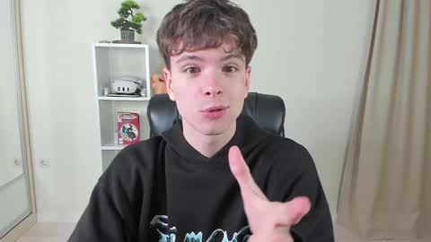 Snapshot of calvin_loves_you chatting on 02-07-25, 07:06 Hey I am Calvin online show from 02-07-25, 07:06