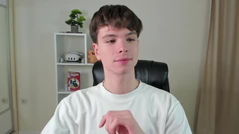 Snapshot of calvin_loves_you chatting on 02-08-25, 07:05 Hey I am Calvin online show from 02-08-25, 07:05