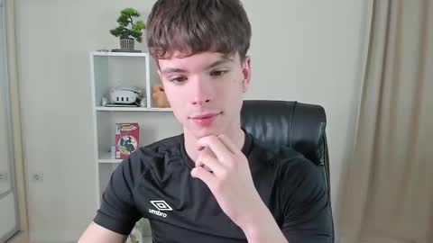 Snapshot of calvin_loves_you chatting on 02-09-25, 07:09 Hey I am Calvin online show from 02-09-25, 07:09